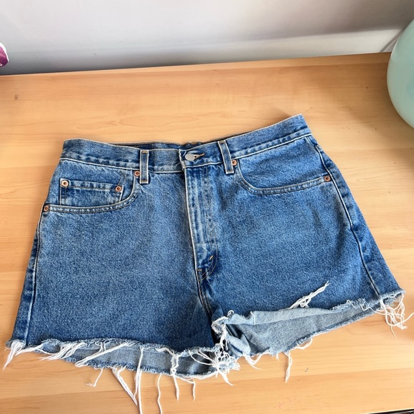 Levi’s Vintage 550 Relaxed Fit cut off shorts Size 33 - Picture 2 of 7